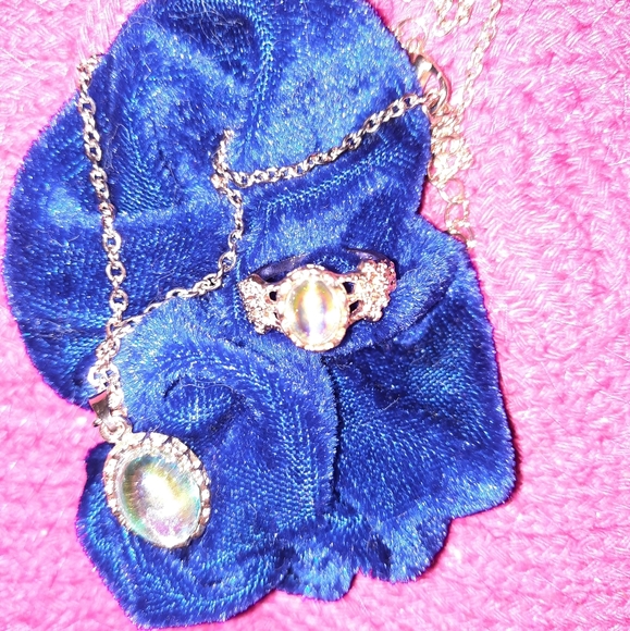 SIMULATED OPAL MOONSTONE STYLE JEWELRY SET ~ NECKLACE, EARRINGS, RING ๐ - Picture 14 of 16